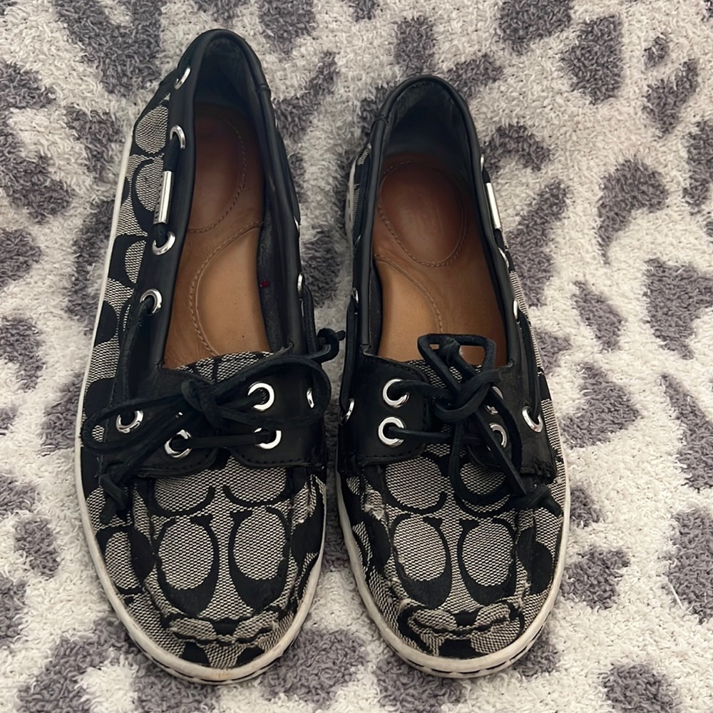 Cute barely worn Coach boat shoes.